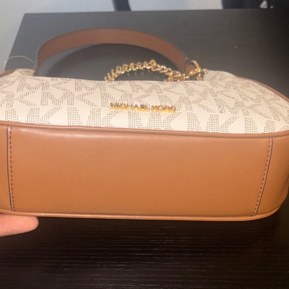 Michael Kors Cream Monogram Shoulder Bag with Gold Chain - Picture 5 of 7